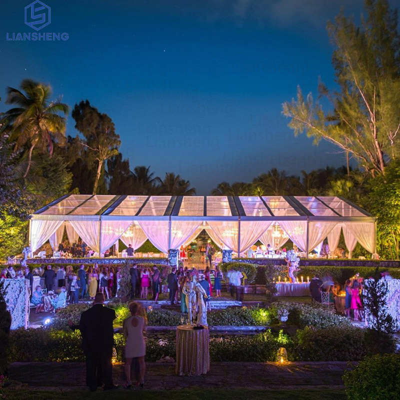 Tente claire romantique de chapiteau de mariage transparent avec des tables et des chaises 200 personnes