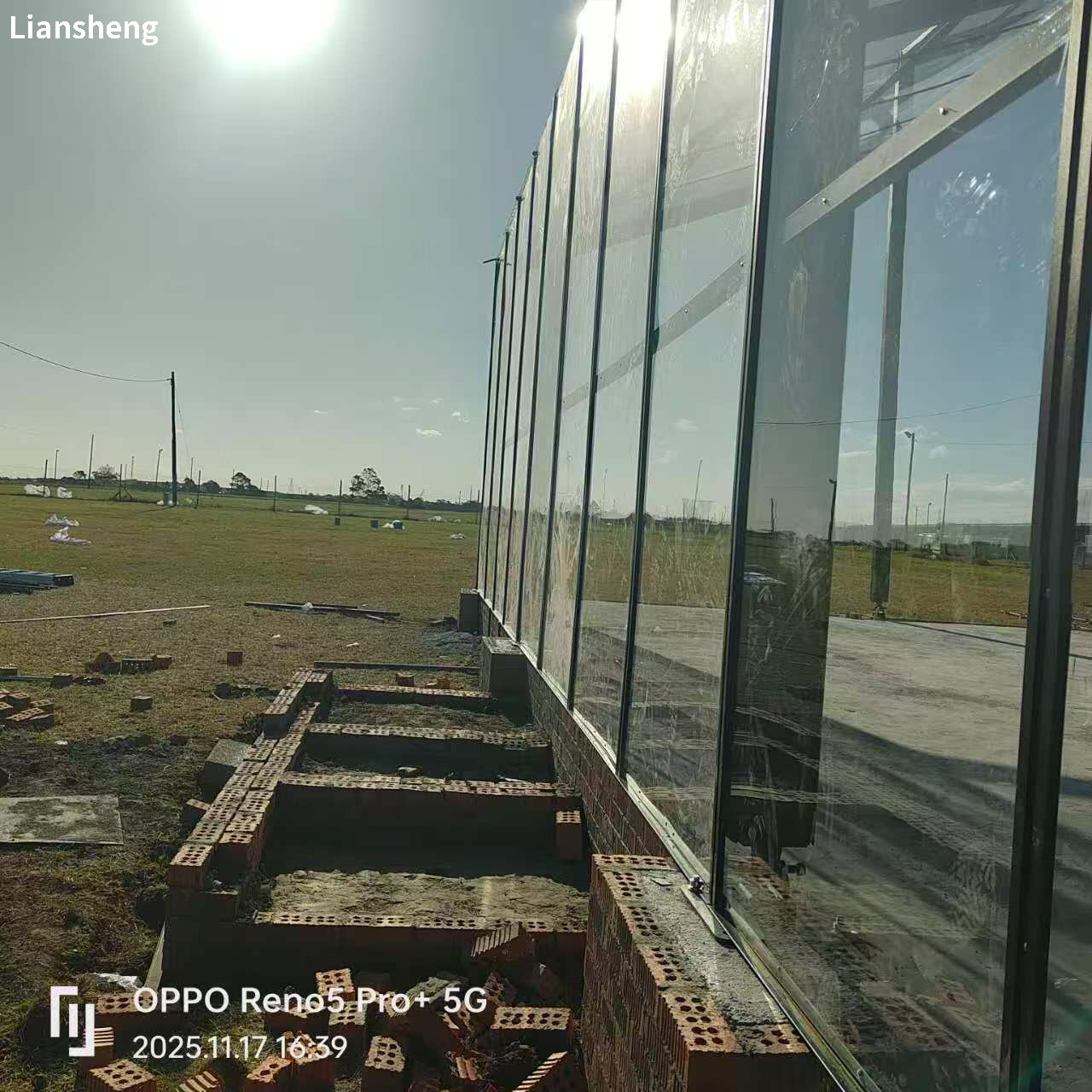 Taille et style personnalisés des tentes d'atrium extérieur conçues spécifiquement pour les rassemblements, les mariages et les événements à grande échelle