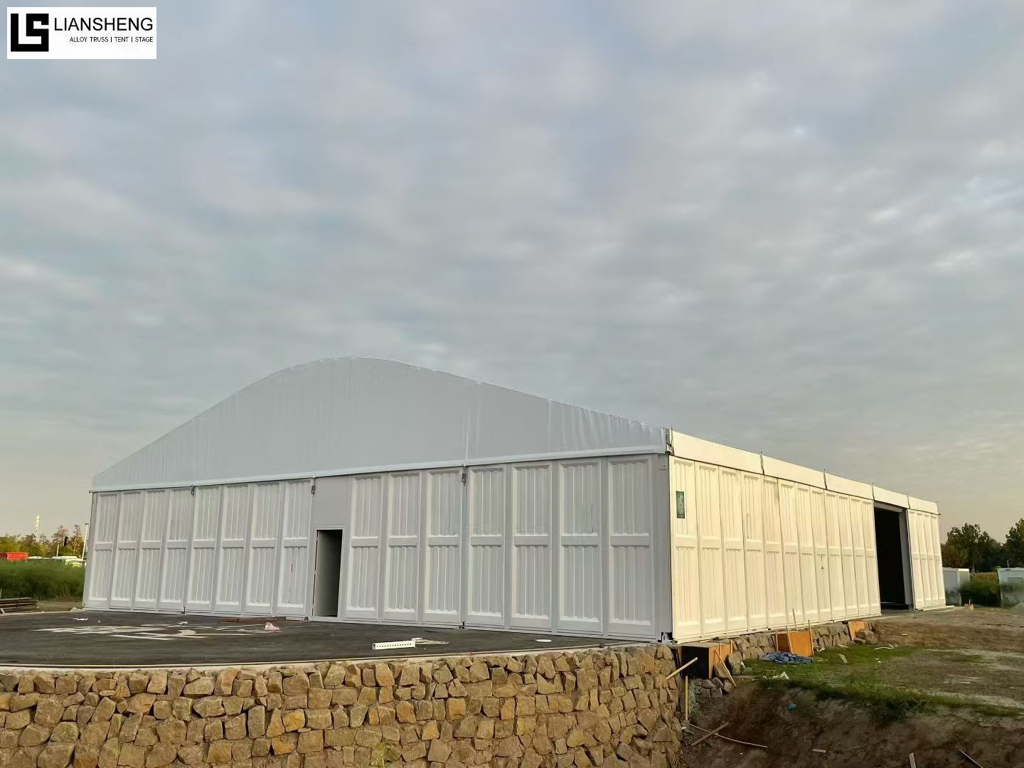 Solutions de tentes de stockage industrielles