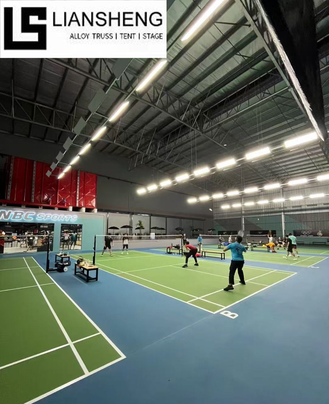 Très grandes tentes pour événements sportifs, faciles à installer et à déplacer, avec des options de personnalisation élevées, adaptées à diverses activités