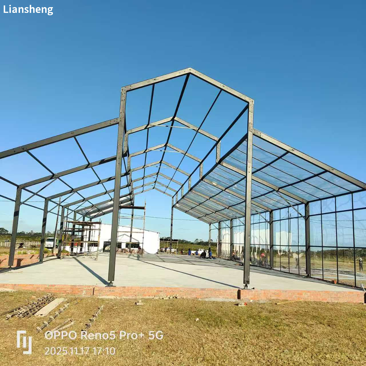 Taille et style personnalisés des tentes d'atrium extérieur conçues spécifiquement pour les rassemblements, les mariages et les événements à grande échelle