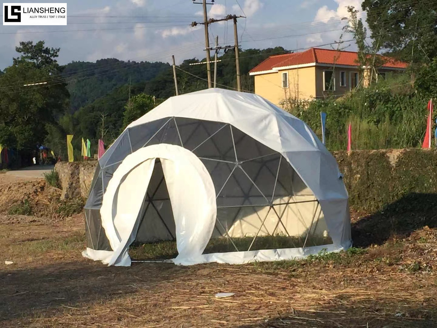 Approvisionnement unique en tentes et accessoires de scène en treillis