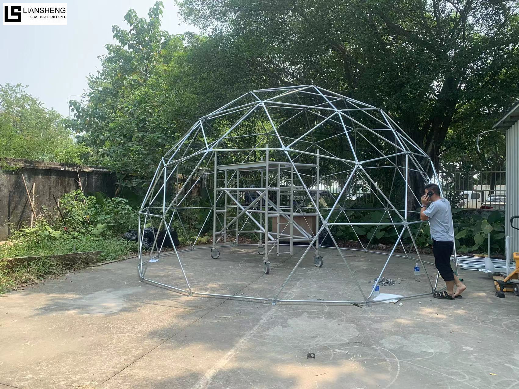 Tente à dôme géodésique – Structure moderne et solide pour les événements en plein air